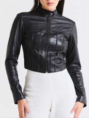 Danier Black Cropped Leather Zip Jacket